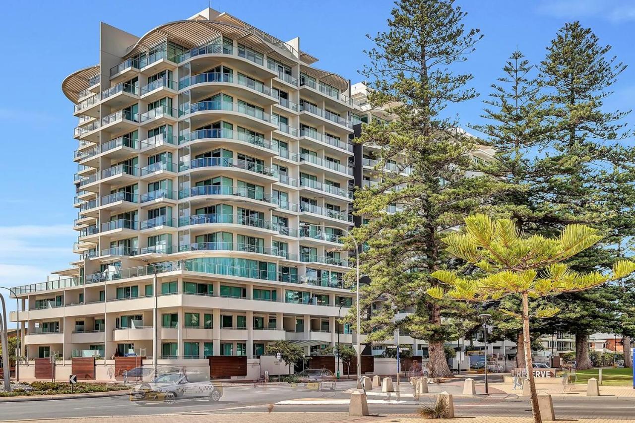 Waterfront Resort-Style Living At Glenelg Beach Adelaide Buitenkant foto