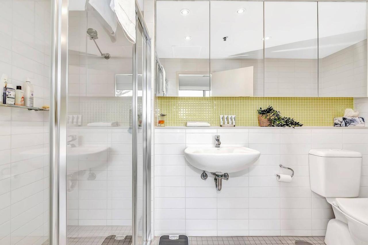 Waterfront Resort-Style Living At Glenelg Beach Adelaide Buitenkant foto