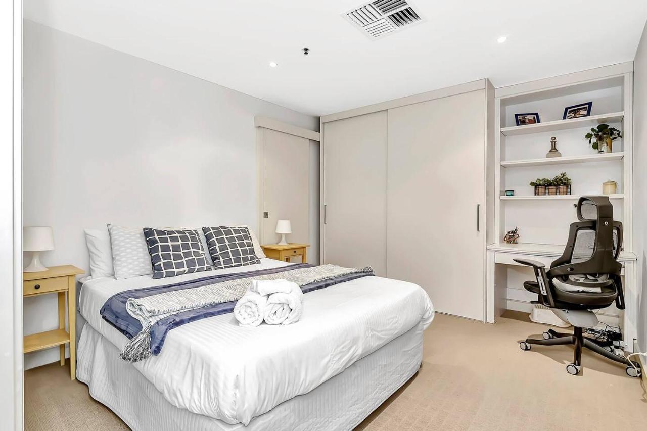 Waterfront Resort-Style Living At Glenelg Beach Adelaide Buitenkant foto